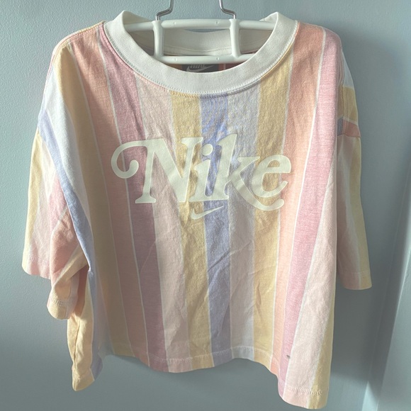 Nike Boxy Tee-Shirt in size S - Picture 1 of 3